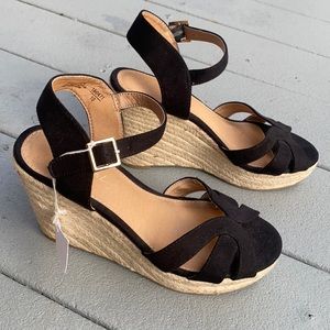 American eagle platform sandals size 6.5